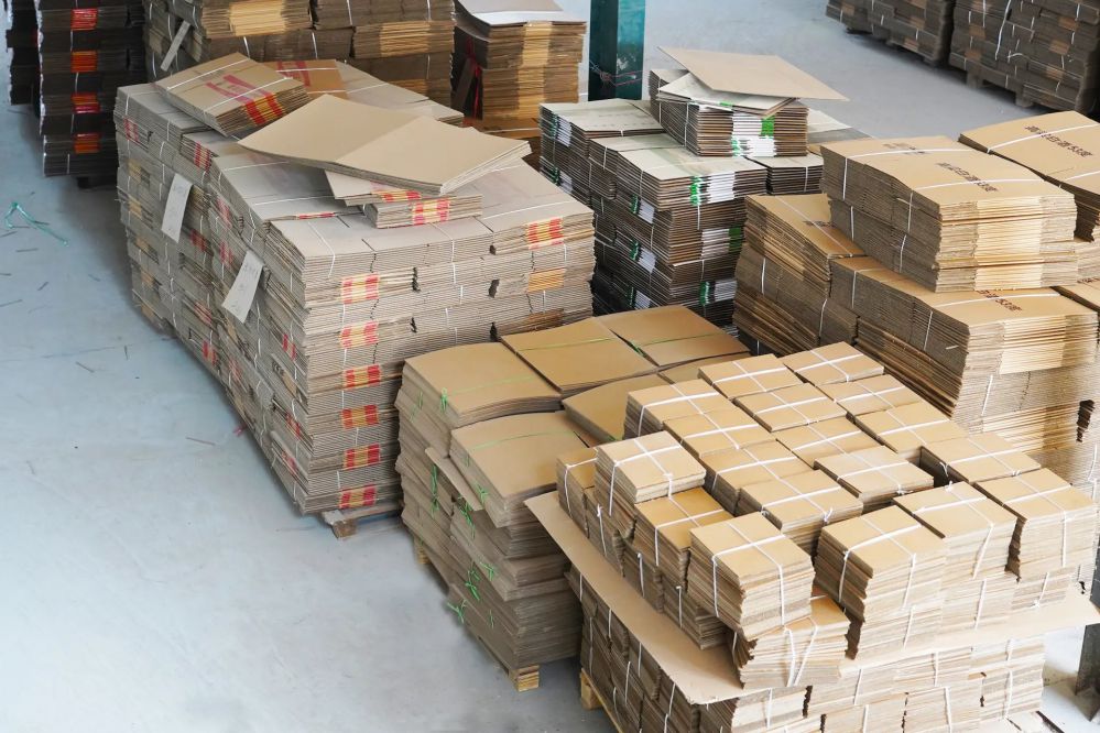 Uitgesneden kartonnen verpakking