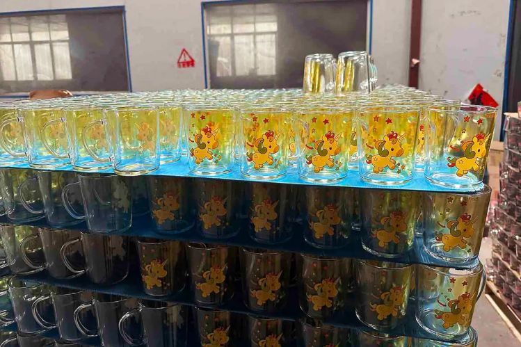 Etikettering van glazen flessen